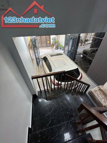 Bán căn nhà 3 tầng có gara oto ngõ phố Vũ Hựu, ph Thanh Bình, TP HD, 50m2, mt 4m, 3 ngủ - 1