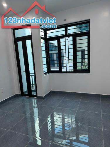 Bán căn nhà 3 tầng có gara oto ngõ phố Vũ Hựu, ph Thanh Bình, TP HD, 50m2, mt 4m, 3 ngủ - 4