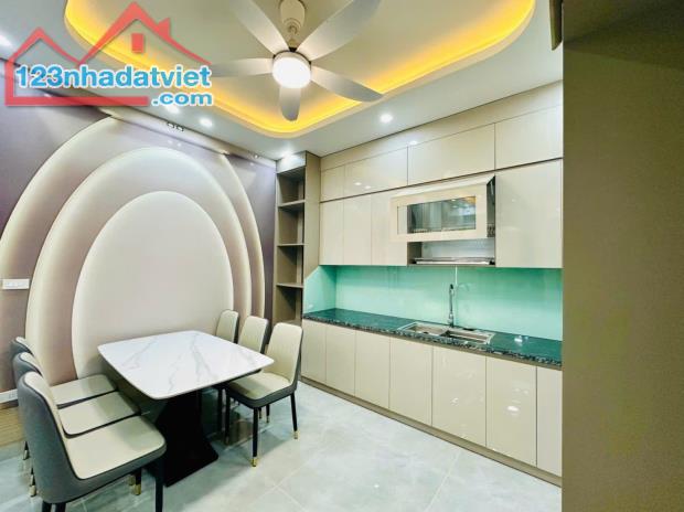 Bán căn nhà 4 tầng ngõ phố Nguyễn Trãi, ph Thành Đông, TP HP, 45m2, mt 4.1m, lô góc, gara - 2