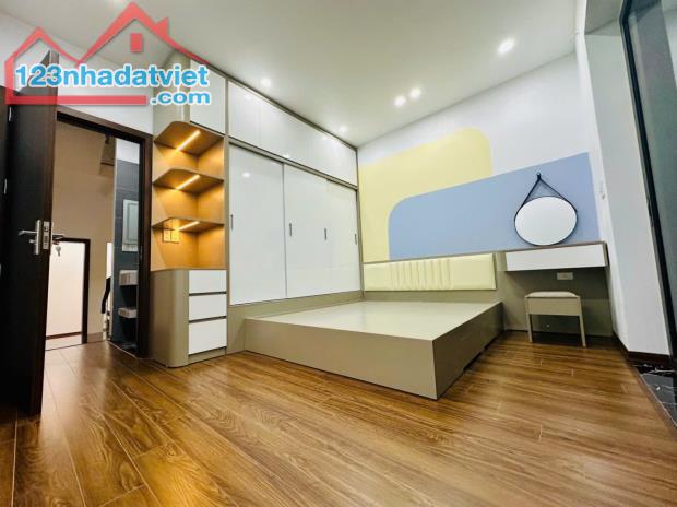 Bán căn nhà 4 tầng ngõ phố Nguyễn Trãi, ph Thành Đông, TP HP, 45m2, mt 4.1m, lô góc, gara - 5