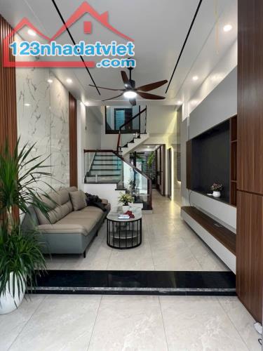 Bán nhà 3 tầng ngõ phố Nguyễn Đình Chiểu, ph Ngọc Châu, TP HD, 40.5m2, 3 ngủ, gần đường