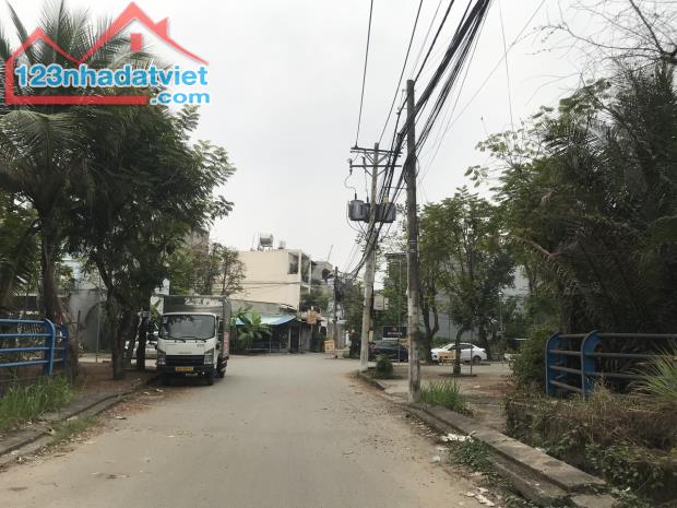 Nhà Trường Lưu, Long Trường, Hẻm tải thông, 51m2, 4 tầng