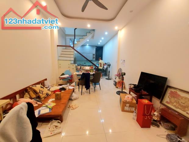 Bán Nhà Phố Thái Thịnh, Đống Đa, DT 50m2, MT 4m, Ngay gần phố, KD, chỉ nhỉnh 12 tỷ