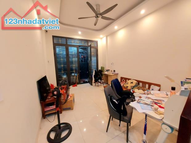 Bán Nhà Phố Thái Thịnh, Đống Đa, DT 50m2, MT 4m, Ngay gần phố, KD, chỉ nhỉnh 12 tỷ - 1