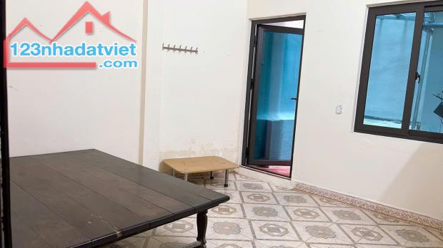 Cho thuê nhà 4 tầng Nguyễn Lương Bằng, Dống Đa. Giá: 9.5tr/ tháng