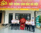 Siêu phẩm kinh doanh dòng tiền mặt dường 24. + DT: 160m mặt tiền 8m. + Sẵn nhà hoàn thiện