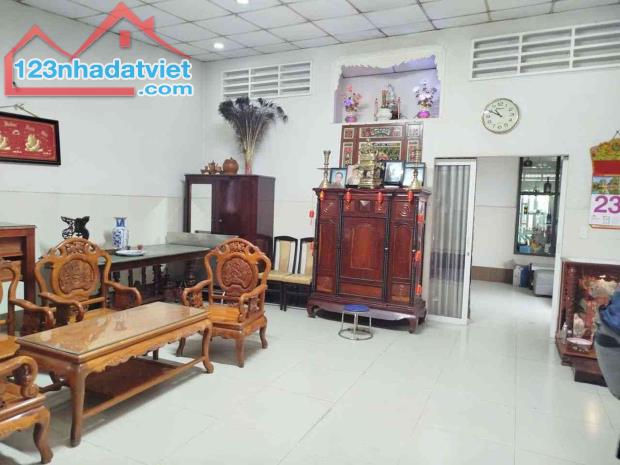2.020M² – NGANG 20M DÀI 100M – VIEW CÔNG VIÊN – NGAY CHỢ BÌNH CHÁNH – CHỈ 75 TOI