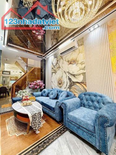 Bán Nhà Phố Thanh Nhàn, 40m2 x 5 tầng 6 ngủ khép kín, Nhà mới, KD - 10m ra mặt phố, Sổ đẹp