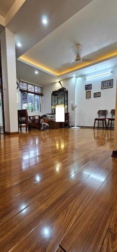 Nhà phân lô ngõ 230 Lạc Trung, 50m2 x 6T đẹp, MT 8m, giá 18.8 tỷ có TL, 0985868893