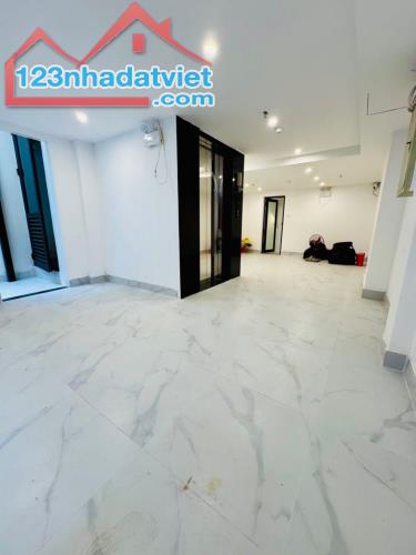 TÒA CHDV MINH KHAI GẦN Ô TÔ TRÁNH, DT 100M, NỞ HẬU, MT 6M, 16PKK, CHÀO 18.8 TỶ