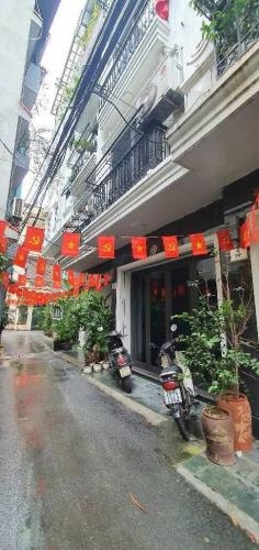 Bán nhà mặt ngõ phố Lý Nam Đế, Hoàn Kiếm, ô tô đỗ cửa, gần phố, phân lô cán bộ. Giá 20 tỷ