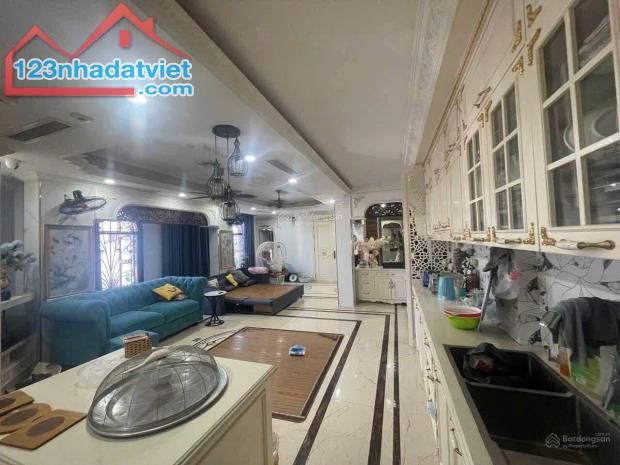 Bán nhà mặt ngõ phố Lý Nam Đế, Hoàn Kiếm, ô tô đỗ cửa, gần phố, phân lô cán bộ. Giá 20 tỷ - 2