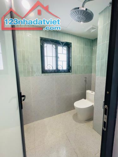 CHO THUÊ CĂN HỘ CAO CẤP – NỘI THẤT FULL – VIEW HỒ LINH QUANH - 4