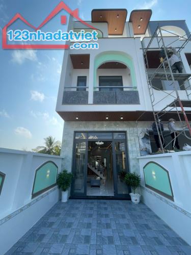 Bán Nhà MT đường tiện kinh doanh gần chợ Long Thượng, SHR hoàn công