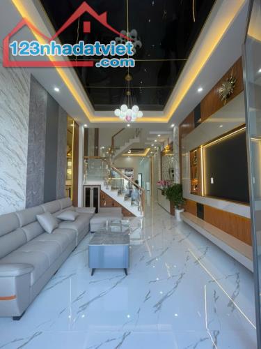 Bán Nhà MT đường tiện kinh doanh gần chợ Long Thượng, SHR hoàn công - 1
