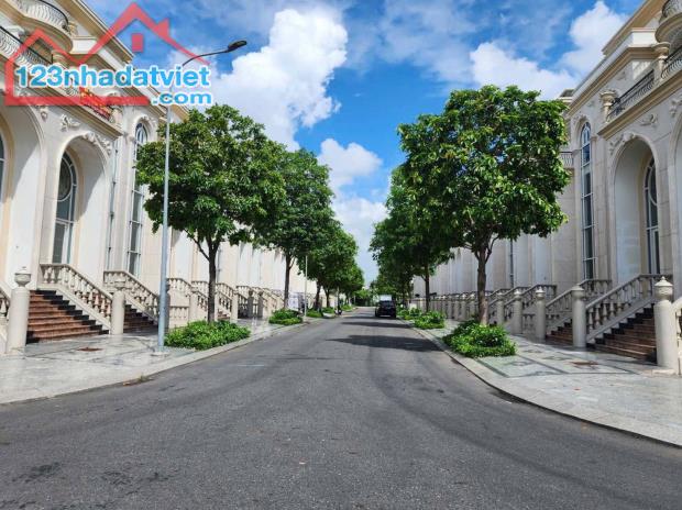 Bán biệt thự Vạn Phúc,TP Thủ Đức: 7 x 23, giá 39 tỷ - 2