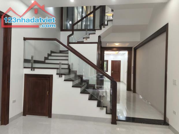 Bán nhà 4 tầng có hố chờ thang máy khu đô thị Tân phú Hưng phường Thạch Khôi tp hải dương