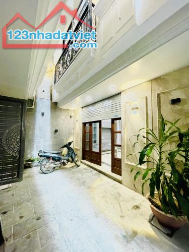 SIÊU HIẾM HOA LƯ, 42M, 5T, MT 4,3M, THANG MÁY, XÂY MỚI, Ở LUÔN, NGÕ RỘNG, CHỈ 13,5 TỶ.