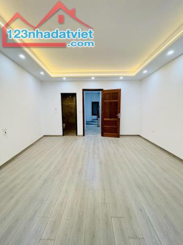 SIÊU HIẾM HOA LƯ, 42M, 5T, MT 4,3M, THANG MÁY, XÂY MỚI, Ở LUÔN, NGÕ RỘNG, CHỈ 13,5 TỶ. - 2