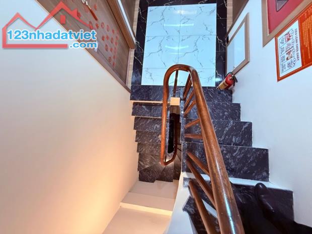 BÁN TÒA CHDV PHẠM VĂN ĐỒNG, 8 TẦNG, DT 65M2 NỞ HẬU, 20M RA Ô TÔ TRÁNH, GIÁ CHÀO 12 TỶ - 1