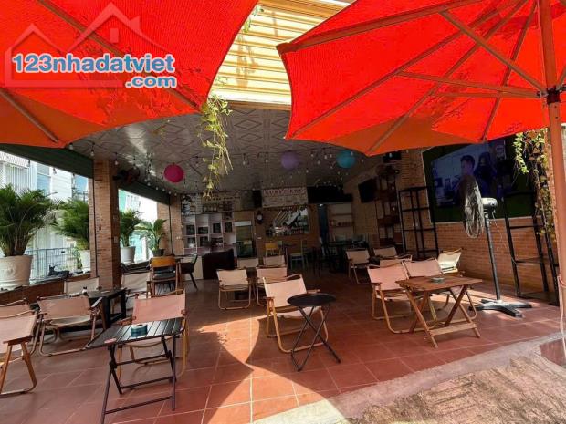 Do nhà có việc nên em cần sang lại quán cafe đang hoạt động ổn định Địa chỉ: 24 Liên khu - 1