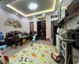 Bán căn hộ tập thể Phố Lý Nam Đế - Tầng 2+3 - 80m2 - Khu quân đội - SĐCC - Giá 5,5 Tỷ