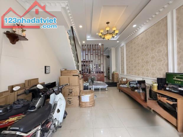 Bán nhà mặt phố đường số 19, Hiệp Bình Chánh, Thủ Đức, TP HCM. DT 54m2, 4 tầng. Giá - 8.4
