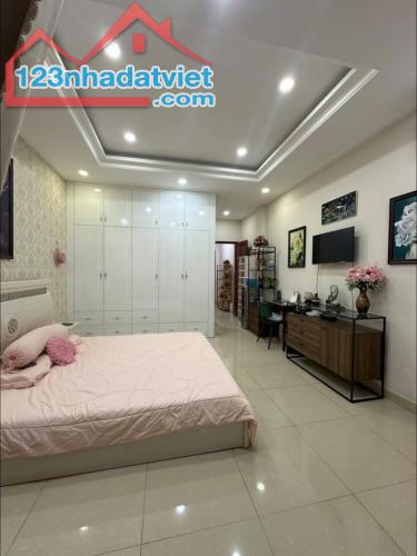 Bán nhà mặt phố đường số 19, Hiệp Bình Chánh, Thủ Đức, TP HCM. DT 54m2, 4 tầng. Giá - 8.4 - 3