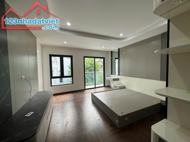 Bán nhà Trường Lâm -Long Biên  7 tầng thang máy giá 14 tỷ !