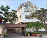 Bán biệt thự mặt đường Bùi Thị Xuân, Đông Nam Cường, TP Hải Dương, 150m2, mt 9m, 3.5 tầng,
