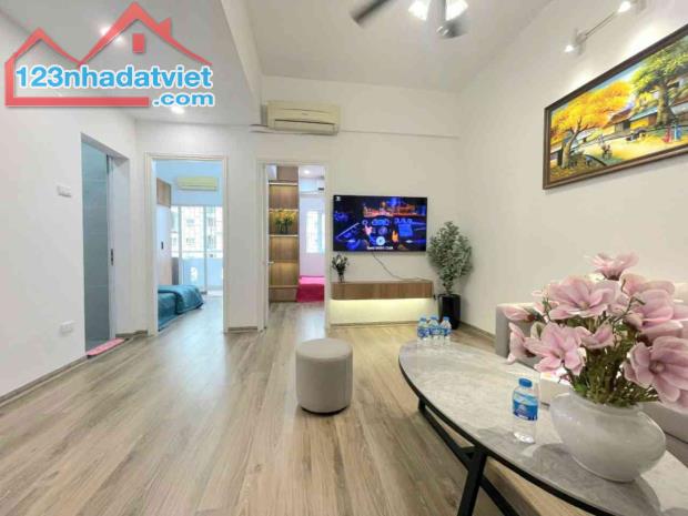 Cần bán chung cư mặt phố Tạ Quang Bửu - 60m2 x 2 ngủ - Lô góc - Sổ đỏ cc - Giá 6,19 Tỷ