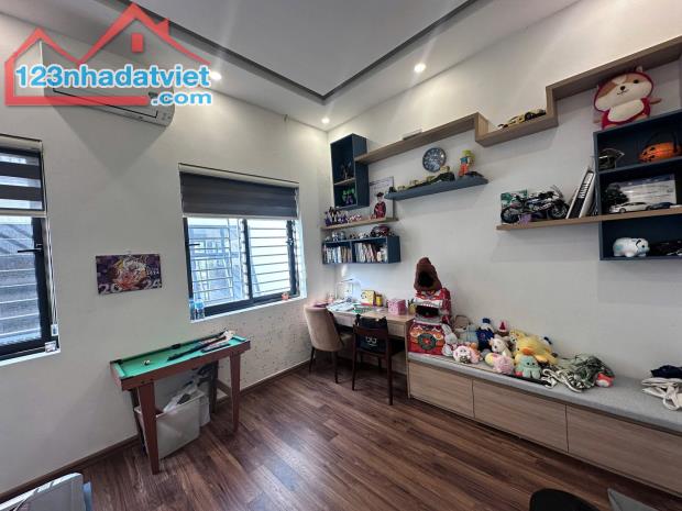 Bán nhà Vũ Hữu, Ô tô tránh- Phân Lô 40m2x 5 tầng - 12 tỷ - 2