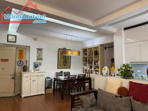 (Chính chủ) bán căn chung cư phố Hoa Lư, 100m, 3 ngủ 2 vệ sinh, 11.95 tỉ, có hầm để xe - 2