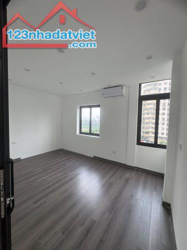 BÁN CHUNG CƯ PHỐ NGUYỄN CHÁNH - TRUNG TÂM CẦU GIẤY - LÔ GÓC 60M2 - 5,15 TỶ - SỔ ĐỎ CC - 2