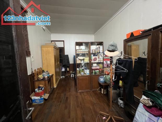 Bán Nhà Phố Lý Nam Đế, khu Quân Đội - OTO đỗ cửa 40m2 x 3 tầng - Nhà 2 thoáng - Sổ riêng - 1