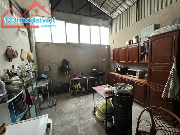 Bán Nhà Phố Lý Nam Đế, khu Quân Đội - OTO đỗ cửa 40m2 x 3 tầng - Nhà 2 thoáng - Sổ riêng - 3