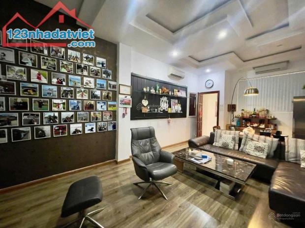 bán nhà MT Lê Qúy Đôn dt 107,6 m² Giá bán: 22tỷ lh e Trinh