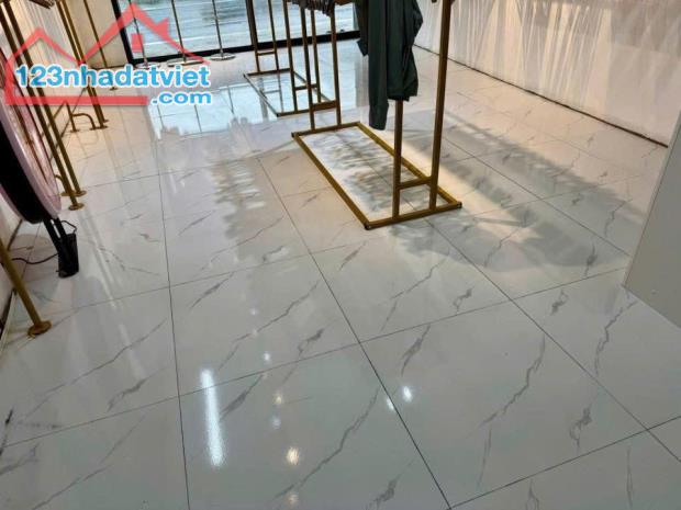 cần sang gấp mặt bằng vị trí siêu đẹp - 4