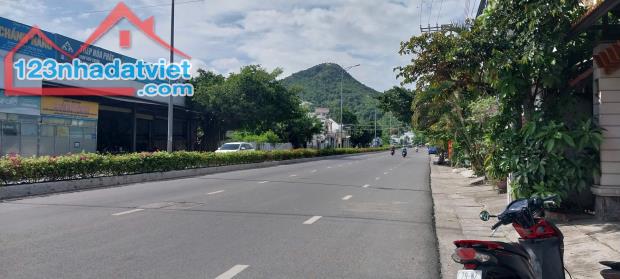 Bán nhà Mt đường 2/4 Phường Bắc Nha Trang lh e Trinh