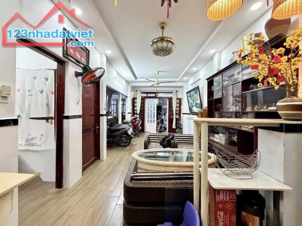 Chỉ 6.x tỷ (còn TL) Nhà Bình Thạnh, diện tích(5.5x10) cách 50m ra HXH  đường Nguyễn Xí