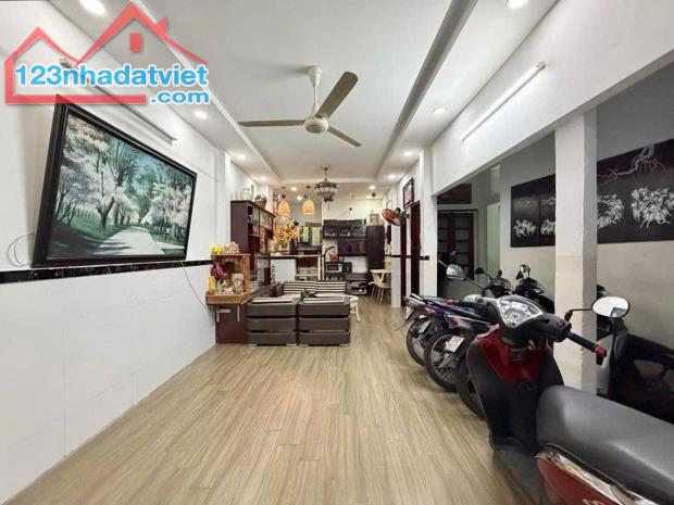 Chỉ 6.x tỷ (còn TL) Nhà Bình Thạnh, diện tích(5.5x10) cách 50m ra HXH  đường Nguyễn Xí - 1