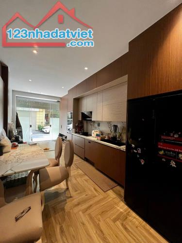MẶT NGÕ QUỲNH GARA ÔTÔ VỪA Ở ĐẸP VỪA KINH DOANH 40m2 MẶT TIỀN ĐẸP 4.2m SỔ ĐẸP, CHỈ 12 TỶ 8