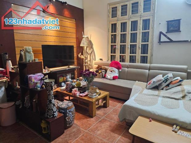 Bán nhà mặt phố Thuốc Bắc, 90m2, 4 tầng, mặt tiền 3.3m, 56.5 tỉ, dòng tiền 130 tr/th