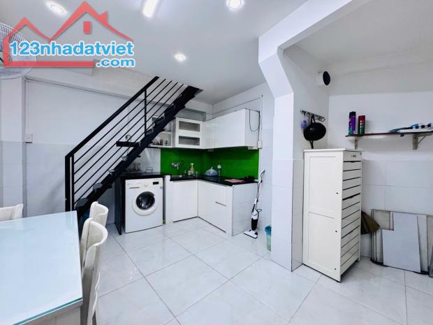3 Tầng, ngang 4m, 51m2 SD, gần mặt tiền Huỳnh Văn Bánh, mới ở ngay, 4.38 Tỷ