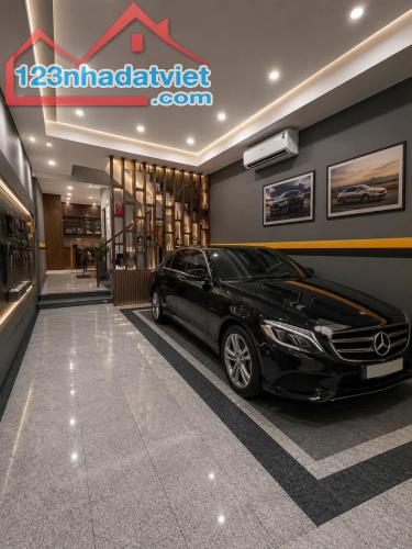 CHO THUÊ NGUYÊN CĂN NHÀ PHỐ NGUYỄN VĂN CỪ 60m2 - Ô TÔ TRÁNH, VÀO NHÀ - 5PN - NỘI THẤ - 3