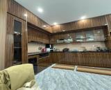 CHO THUÊ NGUYÊN CĂN NHÀ PHỐ NGUYỄN VĂN CỪ 60m2 - Ô TÔ TRÁNH, VÀO NHÀ - 5PN - NỘI THẤ