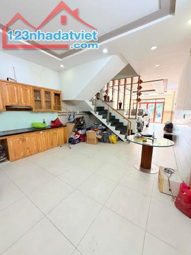 Nhà 4 tầng xe hơi đậu cửa, Trường Chinh, Quận 12, 4.95 tỷ - 2