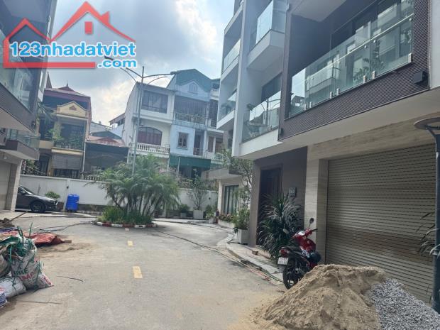 BÁN BIỆT THỰ SÀI ĐỒNG 360M2- 4 Tầng – ĐẲNG CẤP SỐNG ĐẠI GIA- 89 Tỷ - 2