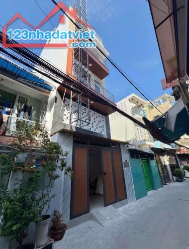 Bán CHDV Bình Đông P.13 Q.8. Diện tích 80m2. Kết cấu 5 tầng 11PN 12WC.