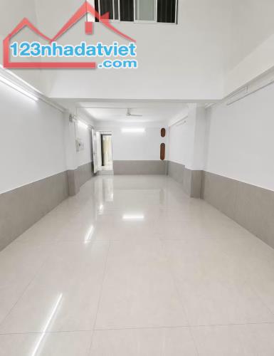 Bán CHDV Bình Đông P.13 Q.8. Diện tích 80m2. Kết cấu 5 tầng 11PN 12WC. - 1